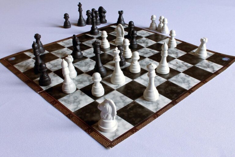 Reinforcement Training Makes AI Reasoning Robust to Distracting Changes