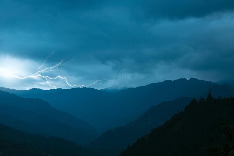 AWS Blames DynamoDB Registry Failure for Major Outage, Cripples Network Load Balancers and Halts EC2 Launches